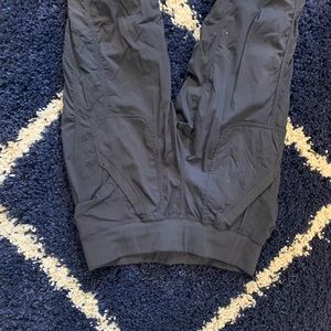 Gray women’s LuLulemon pants